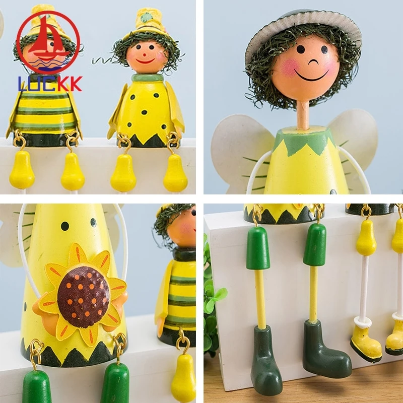 

LUCKK Creative Wooden Hanging Dolls A Family Of Four Sunflower Model Handicraft Figurines For Home Wedding Decor Gift Kids Toys