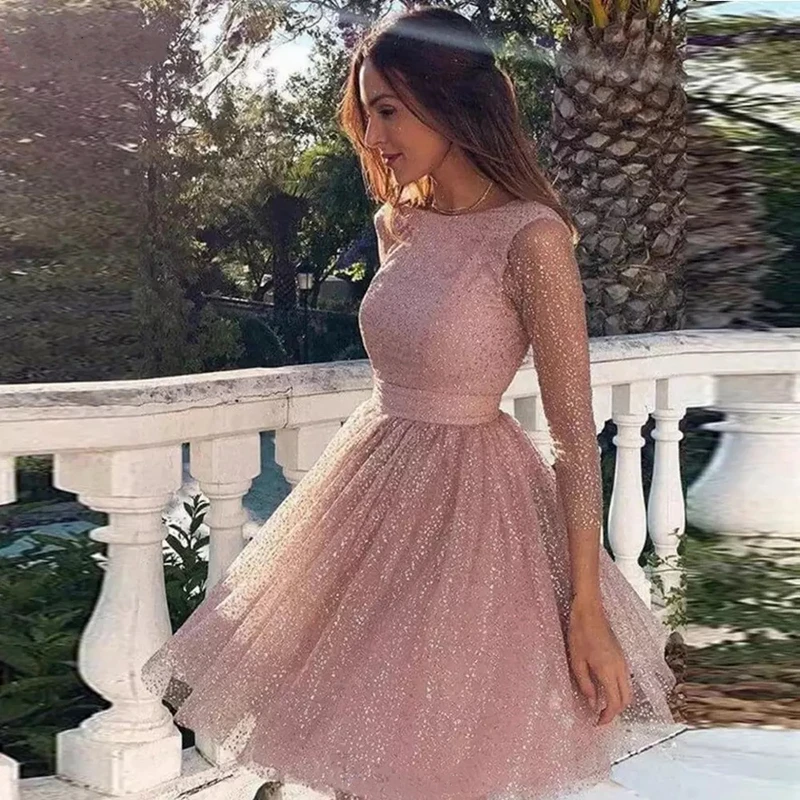 

Sparkly Pink Homecoming Dresses 2021 Knee-Length Long Sleeve Short Shiny Graduation Prom Party Gown O-Neck Sequined Open Back