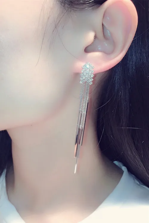 

Fashion Long Metal Tassel Rhinestone Earrings For Women Exquisite Trend Statement Geometric Stud Earring Luxury Jewelry Wedding