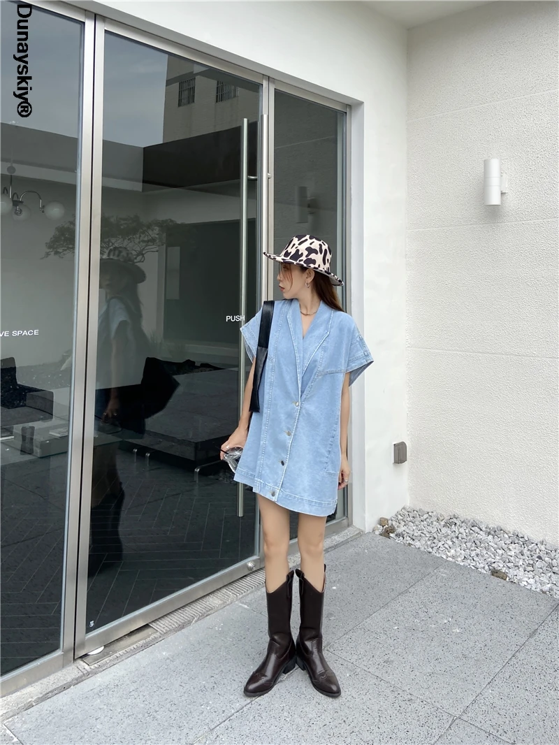 

Korea Chic Summer Casual Lapel buttons Loose Blue Sleeveless Vest Jacket Women Summer Blue Trendy Ladies Clothing 2021