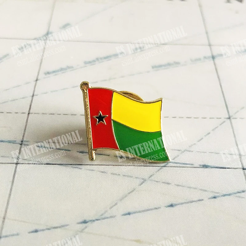 

Guinea Bissau National Flag Lapel Pins Crystal Epoxy Metal Enamel Badge Paint Brooch Souvenir Suit personality Commemorative