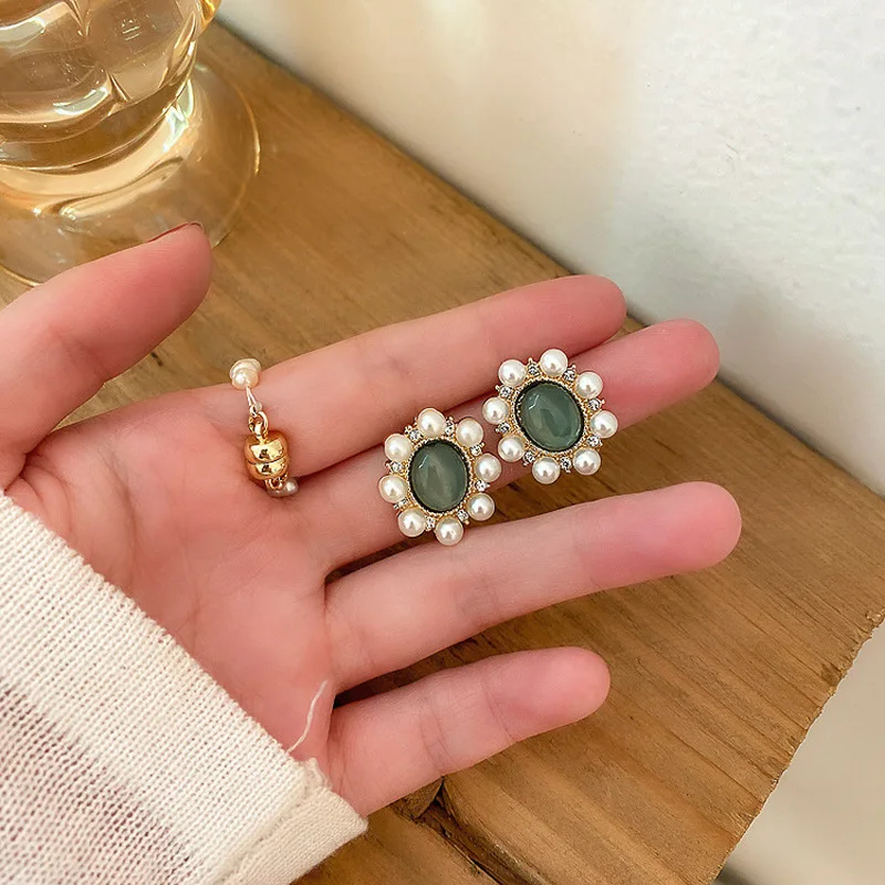 

Origin Summer Vintage Green Oval Pearl Stud Earrings for Girls Romantic Geometrical Earrings Wedding Gifts Jewelry Hot Sale