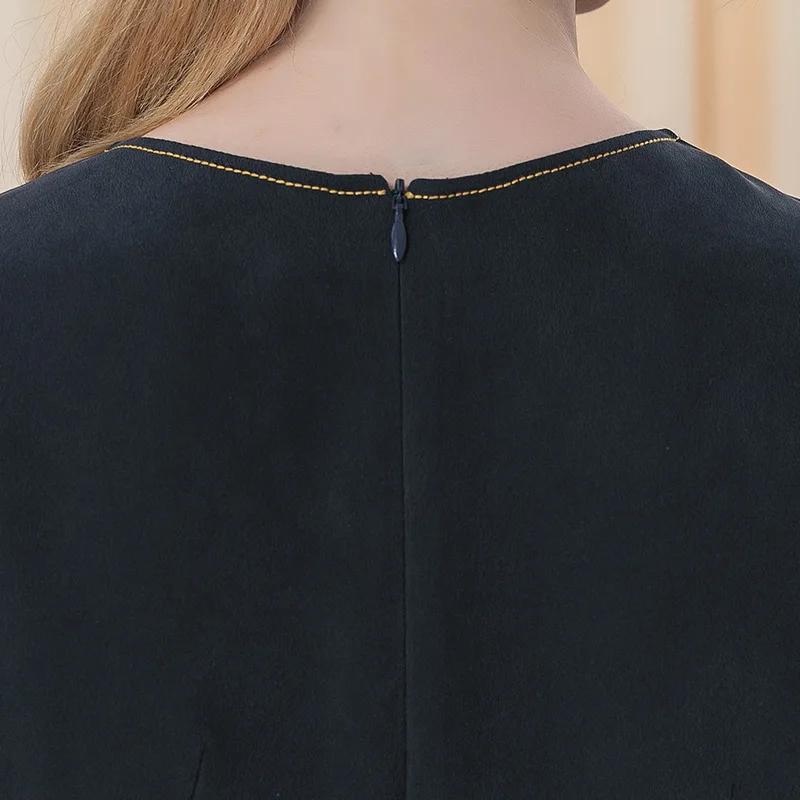 

VOA Silk Line Asymmetrical Arch Needle Oblique Round Neck Short-sleeved 30 Mmi Personality Original Navy Blue T-shirt BE231