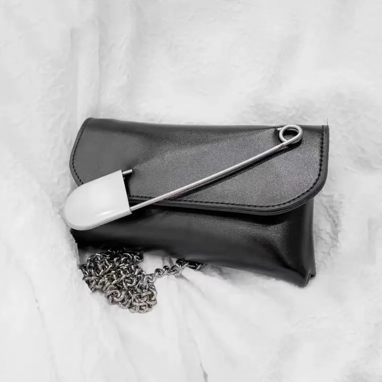 

Trendy Pin Design Patent Leather Fashion Women Purses and Handbags Envelope Bag Shoulder Bag Crossbody Chain Bag Clutch Bag