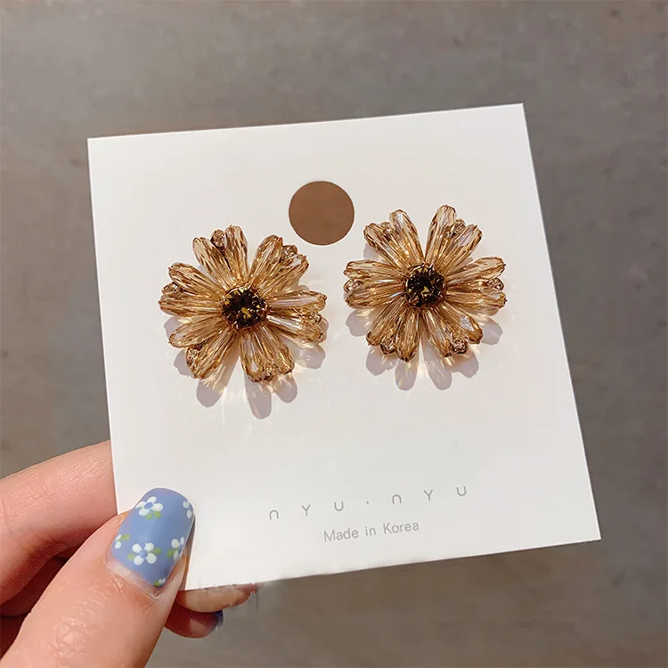 

Champagne Crystal Daisy Flower Stud Earrings