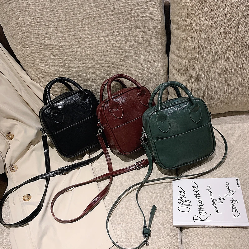 Женская сумка мессенджер из искусственной кожи однотонная маленькая через плечо