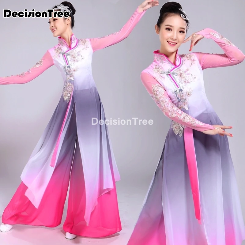 Женский костюм для выступления в национальном стиле хора сцены христианства с