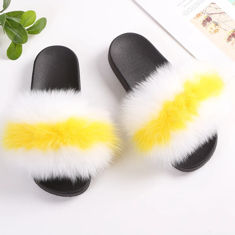 White yellow strip Модные женские шлепанцы с пушистым лисьим мехом; сандалии с мехом енота; Вьетнамки с мехом; домашние тапочки на плоской подошве; Женская потрясающая пушистая обувь - Цвет: White yellow strip