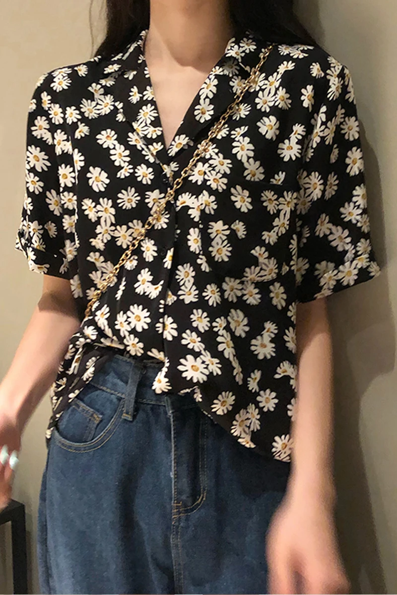 

Small daisy floral chiffon shirt female design sense niche tops ins tide port style retro short-sleeved shirt female summer