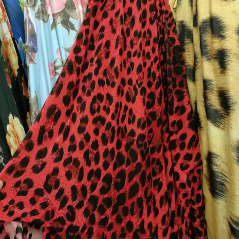 Эластичная матовая молочный шелк с принтом ткань красным леопардовым для