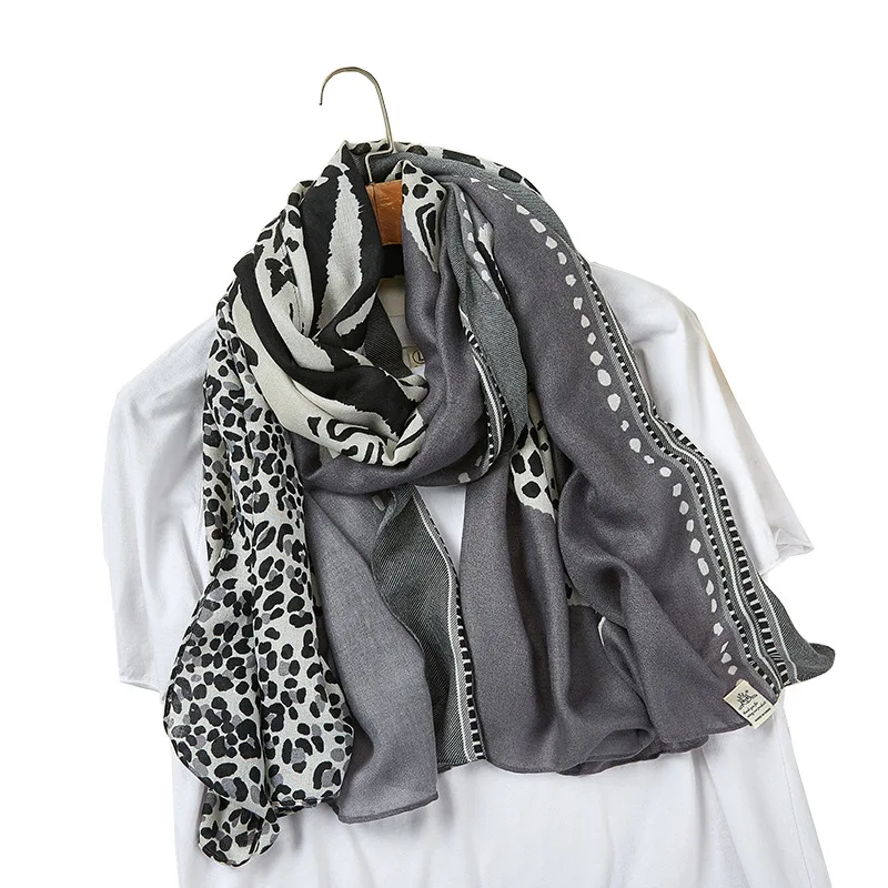 

2020 New Luxury Scarf Brand Autumn Fashion CottonClassic Shawl Designer Scarf Ladies Winter And Winter Linen Plaid Shawl