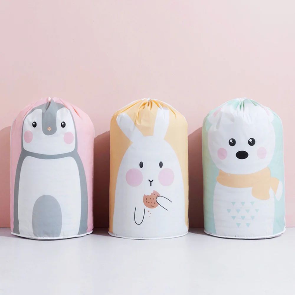 

Cute Printed Quilt Drawstring Storage Bag Waterproof Clothes Sorting String Pouch for Blanket Garment (Penguin)