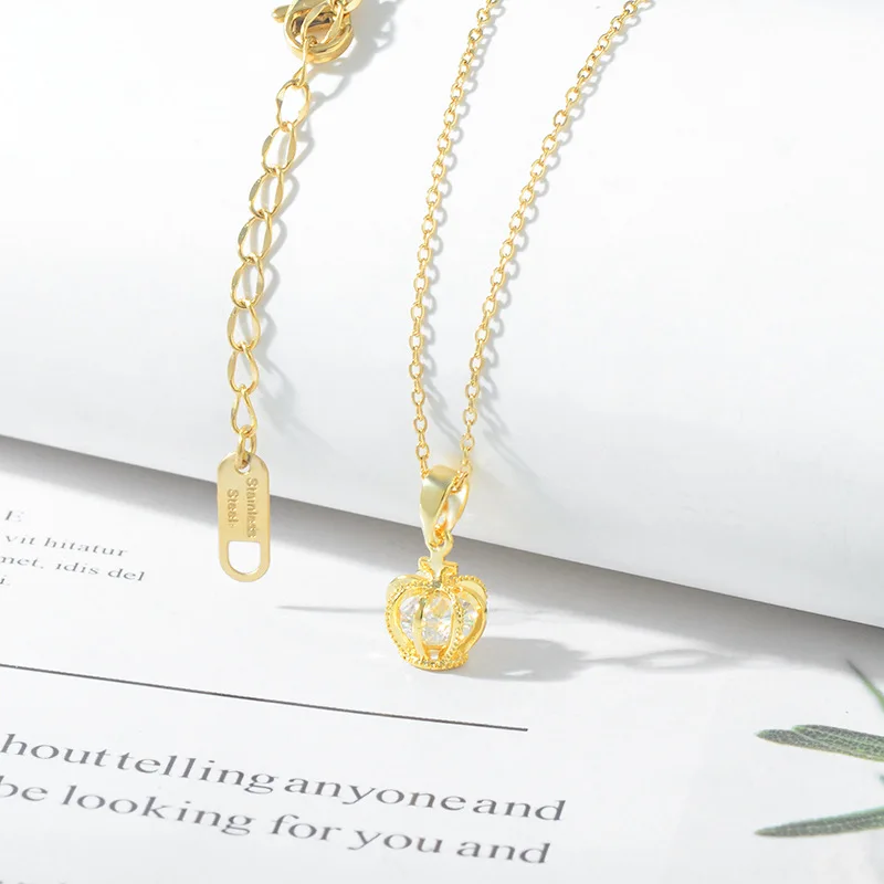 

New Simple Alloy Crown Shape With Zircon Pendant Necklace Women's Fashion Temperament Clavicle Chain Banquet O-chain Necklace