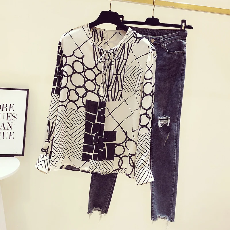 

2021 New Spring Woman T Shirts Long Sleeve Office Lady Casual Tops Geometric Print Lace Up Butterfly Knot Chiffon Blouse