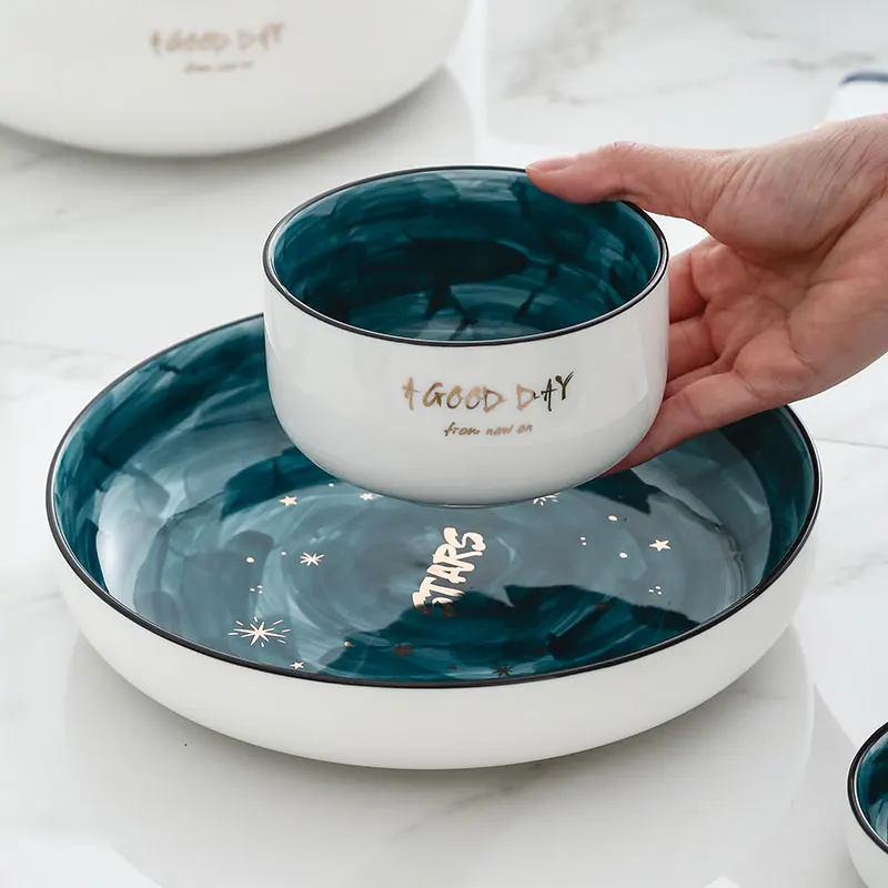 Фарфоровая керамическая тарелка с зелеными звездами и золотой инкрустацией для