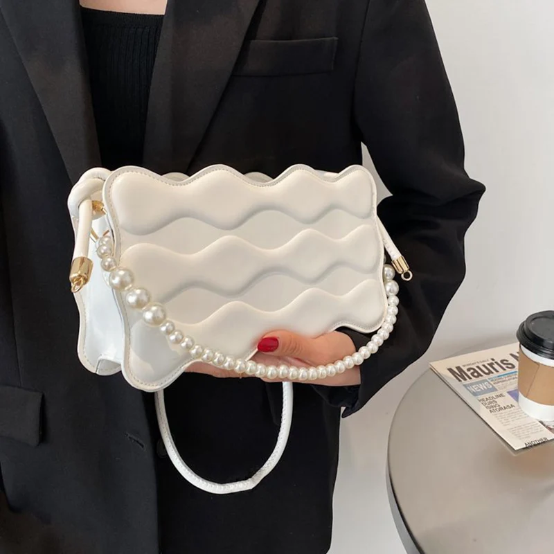 

Сумки через плечо из искусственной кожи в форме коробки, женские дизайнерские сумки на плечо с жемчугом, женские сумки желтого и белого цвет...