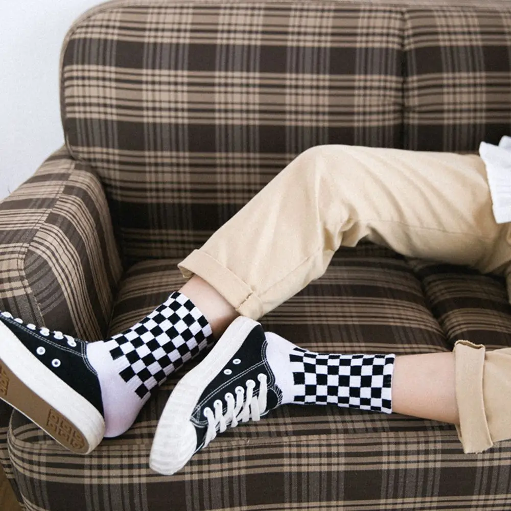 Women's Novelty White and Black Squares Skateboard Socks Chic Harajuku Checkerboard Hiphop Sox Long Sock Funny Hot | Женская одежда