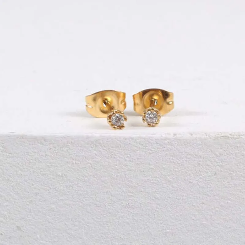 Женские серьги-гвоздики с синтетическим бриллиантом 6 зубцов | Украшения и