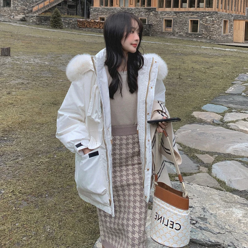 

Yu Yueer's new down jacket women's middle and long winter big hairy collar fashion thin white duck down style