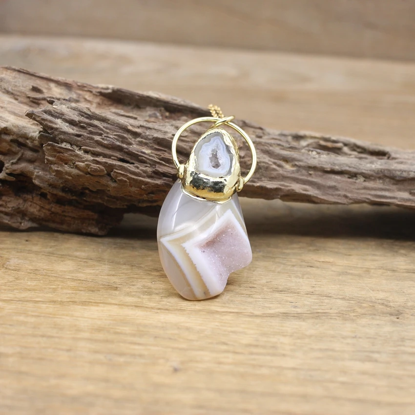 

Natural Agates Druzy Inlay Geode Hoop Pendants Golden Necklace,Raw Quartz Drusy Charms Chains Women Jewelry Dropshipping,QC3069