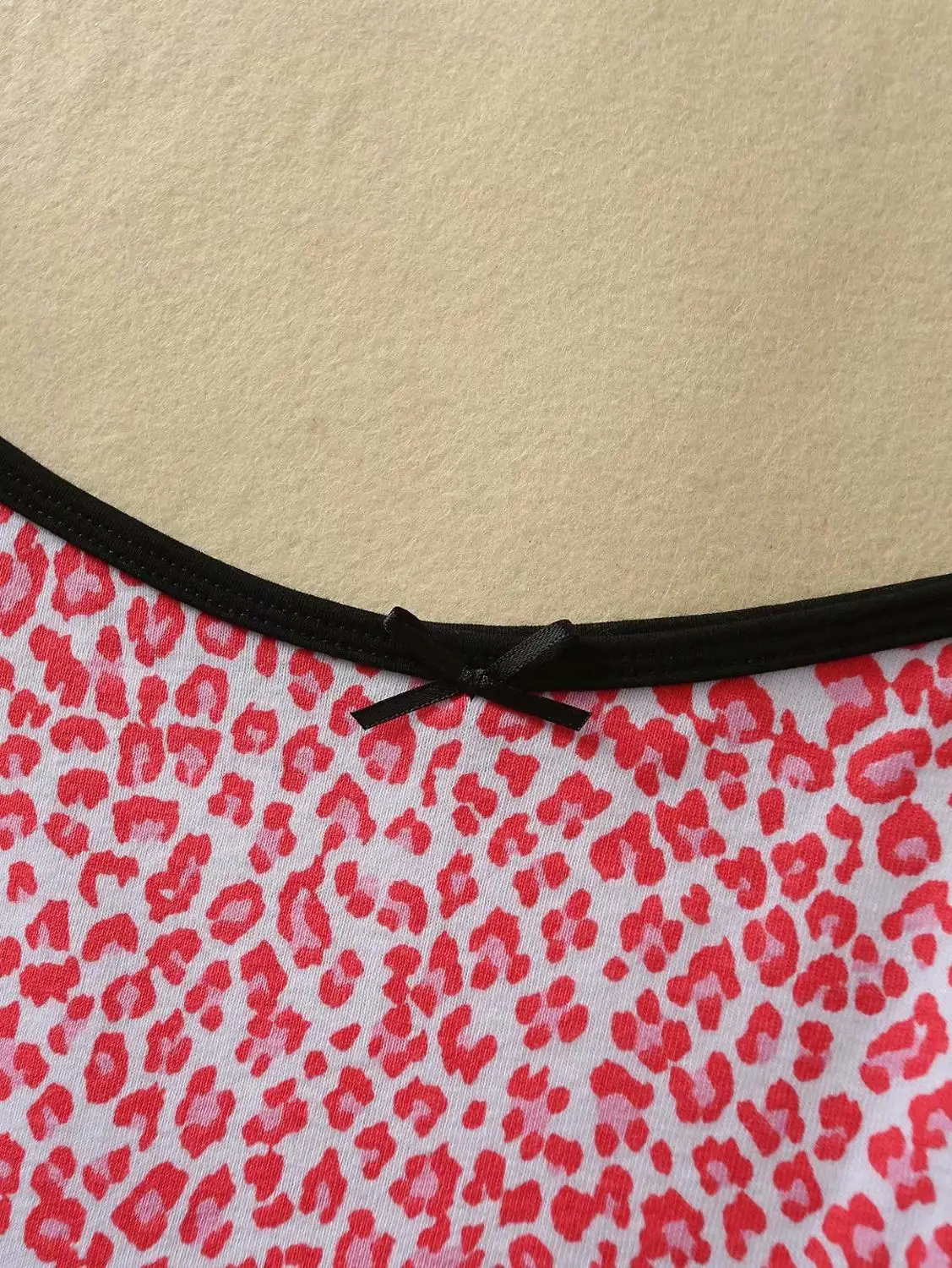 Модный черный укороченный топ Bazaleas на бретельках винтажный женский с цветочным