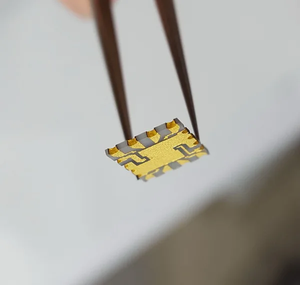 Индивидуальная подложка из алюминия нитрида керамическая монтажная плата