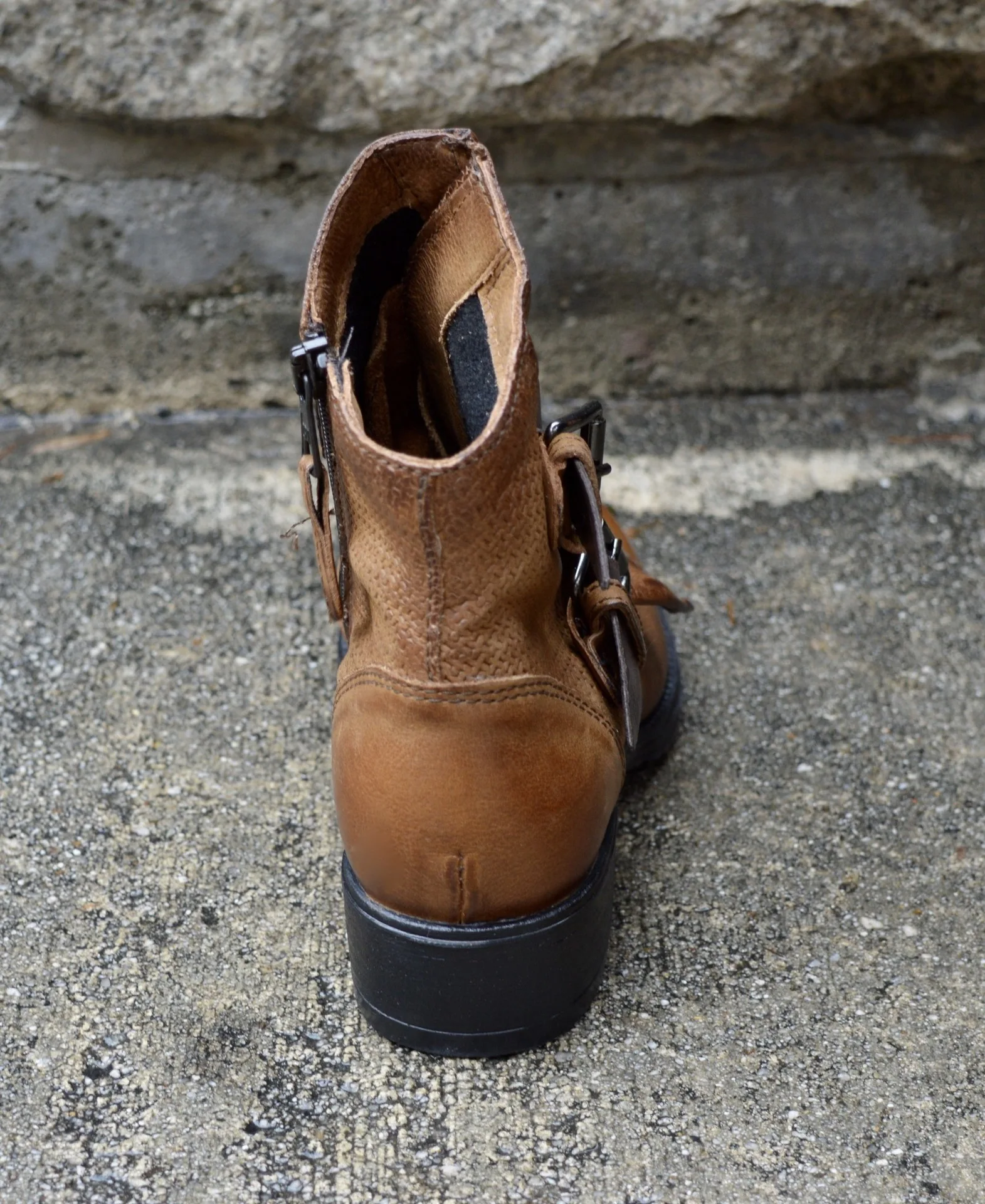 

Explosive 2020 Autumn and Winter New Products Women's Boots Low Heel Square Heel Retro Round Head Belt Buckle Low Boots Women