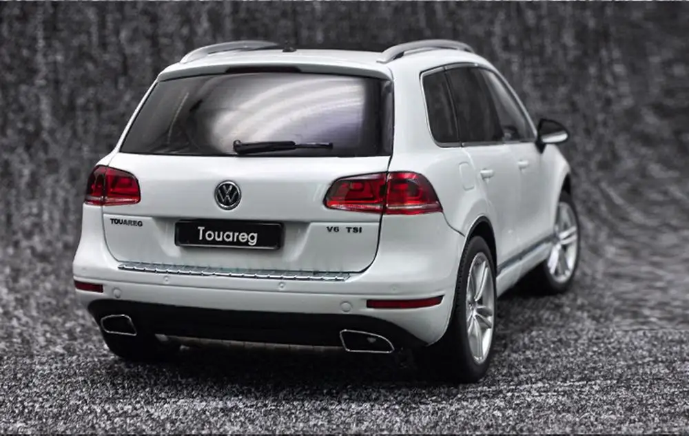 1/18 масштаб VW Volkswagen Touareg SUV белый Литье под давлением модель автомобиля игрушка GT Autos