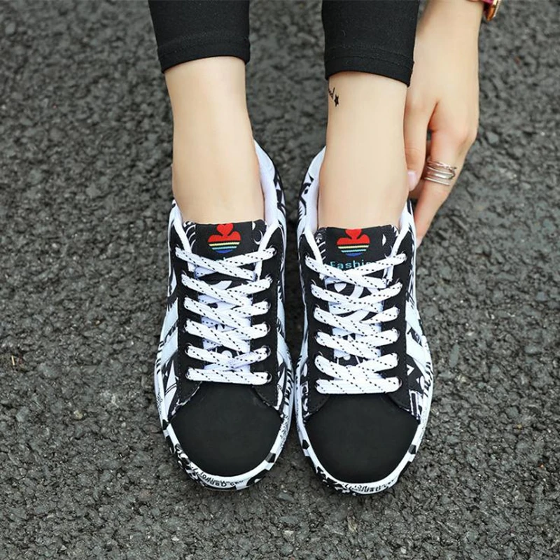 

Женские кроссовки с принтом, белые кроссовки на плоской вулканизированной подошве, повседневная обувь для пар, лето 2020