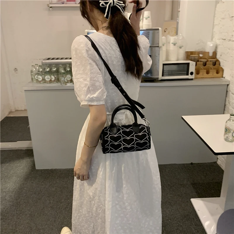 

New Retro Women Underarm Handbags Fashion Design Ladies Shoulder Messenger Bag Embroidery Heart Pattern Female Girls Bucket Bags