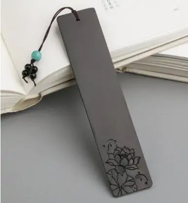 

The classic Chinese style red wooden hollow-out bookmark black sandalwood quality lotus antique gift creative and custom engravi