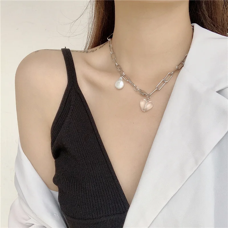 

Irregular Pearl 0endant Necklace Hip Hop Cute Stitching Simple Transparent Love Niche Clavicle Chain Women 2021 New Trend