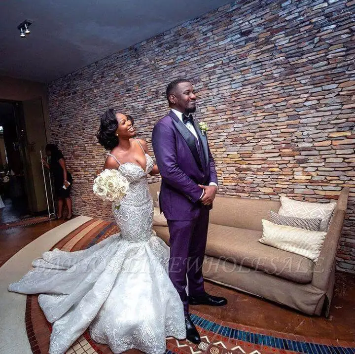 African Plus Size Mermaid Wedding Dress Sexy V-Neck Beading Wedding Gowns Appliqued Satin Bridal Dress