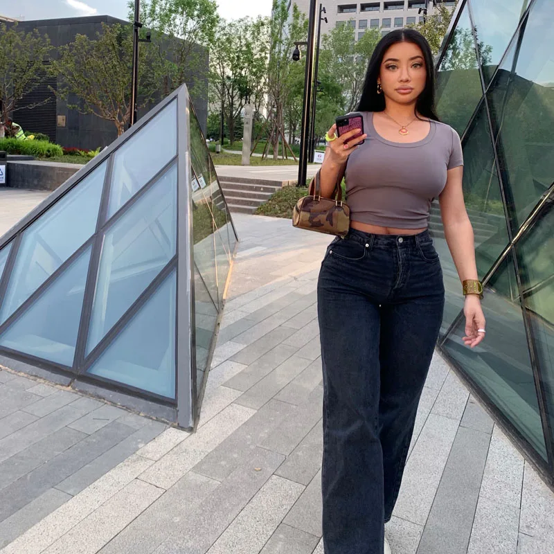 Однотонная облегающая футболка из высококачественной хлопковой пряжи с широким