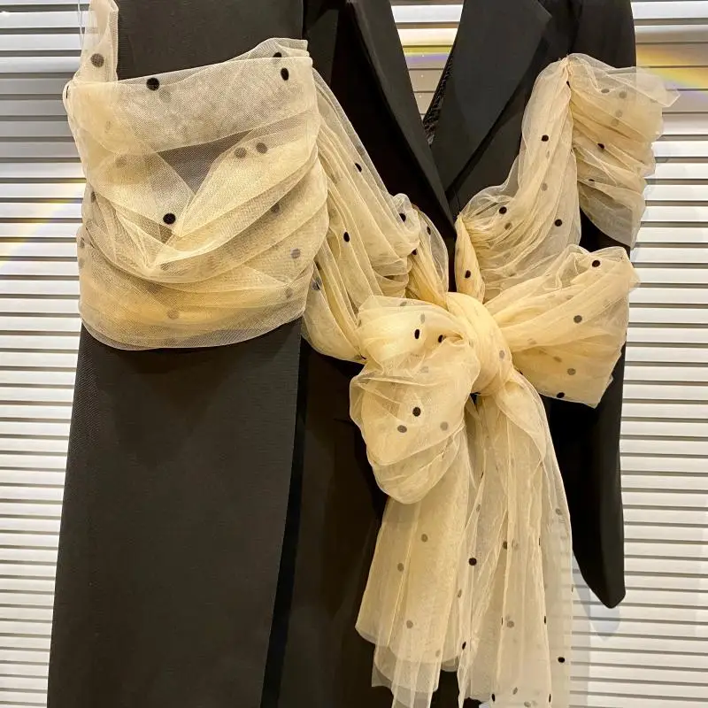 

Spring 2021 New V-neck Backless Long Sleeves Blazer Female Gauze Dot Bow Bangage Hollow Out Suit Coat Ladies Jacket