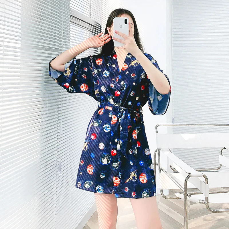 

FZSLCYIYI новые модные женские атласные шелковые халаты с модным принтом Шелковое кимоно с длинным рукавом халат одежда для сна с поясом