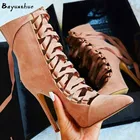 Размера плюс женские туфли-гладиаторы на высоком каблуке; Босоножки на шпильке с острым носком; Туфли-лодочки на шнуровке с ремешками; Женские ботинки