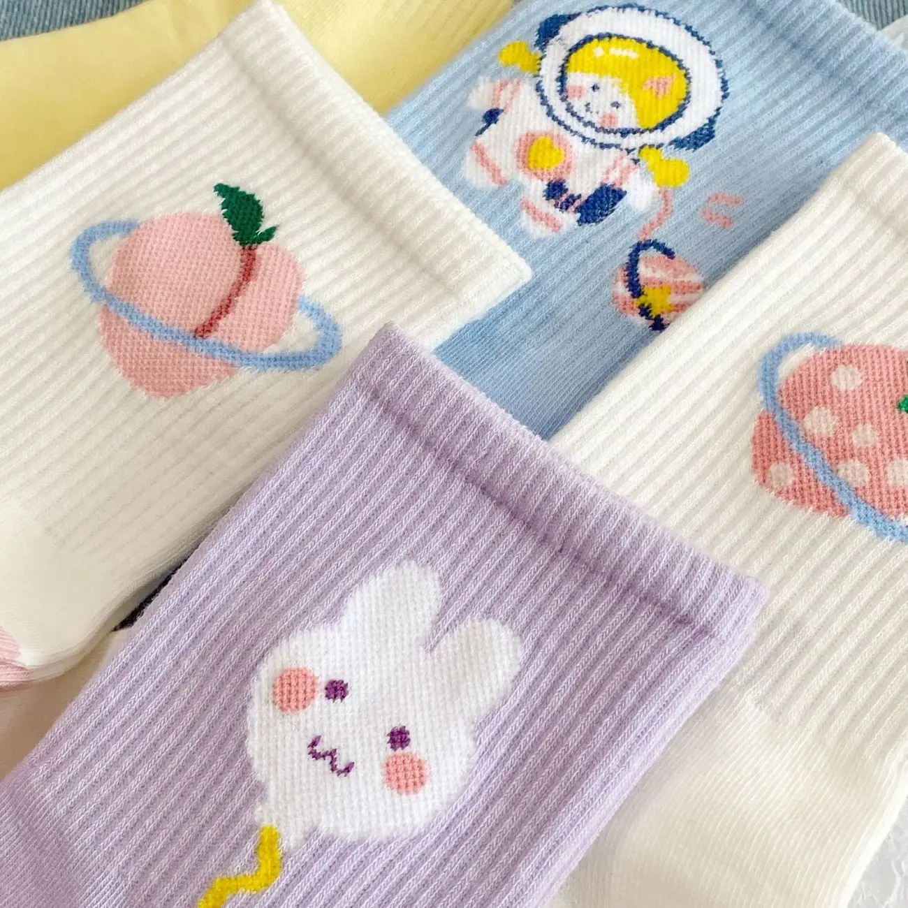 4 pairs of cute cartoon socks kawaii girl rabbit alien spaceship Japanese style sweet woman personality in tube breathable socks