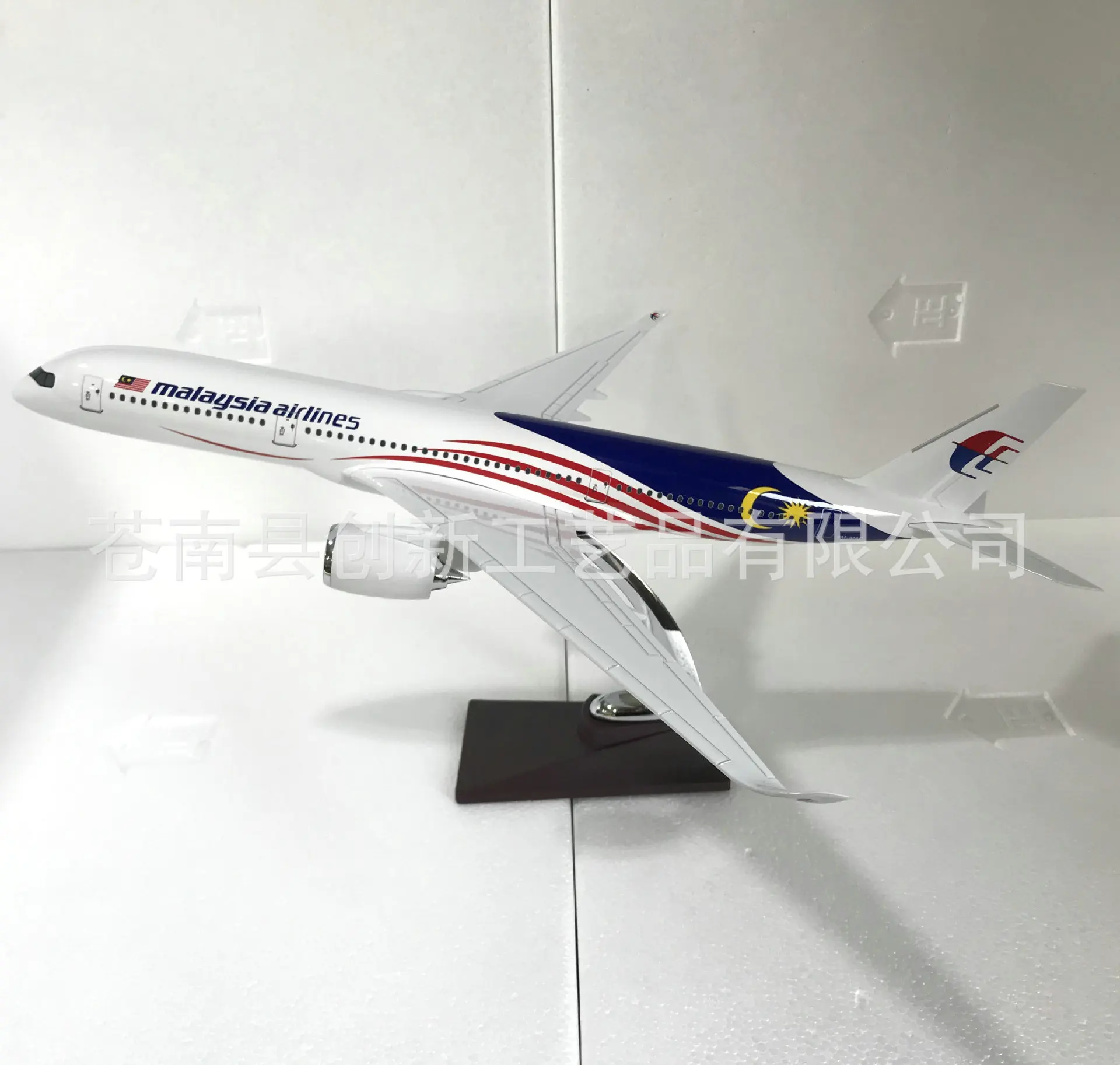 

Модель самолета A350 Malaysia Airlines из смолы, 45 см