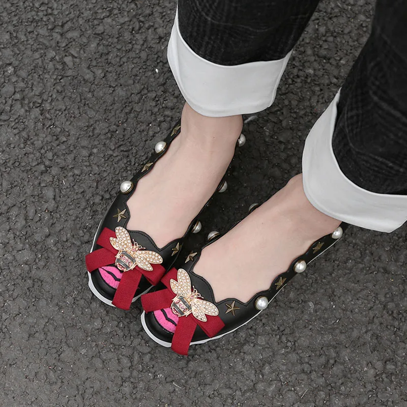 

XGRAVITY New Autumn Fashion Casual Ladies LipsticK Flats Female Metal Bee Star Pearls Slip On Flat Shoes Woman Footwear A2001