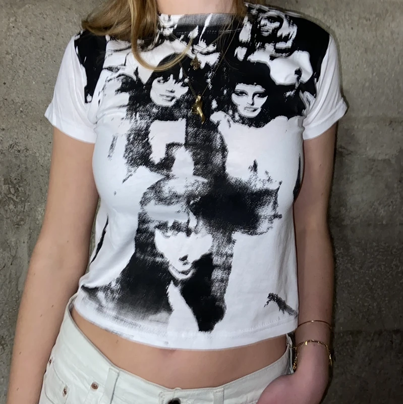 

90s Vintage Gothic T-shirt Women Punk Style Harajuku Streetwear E-girl Graphic Print Crop Top Sweats Tee Y2K Aesthetic T-shirt