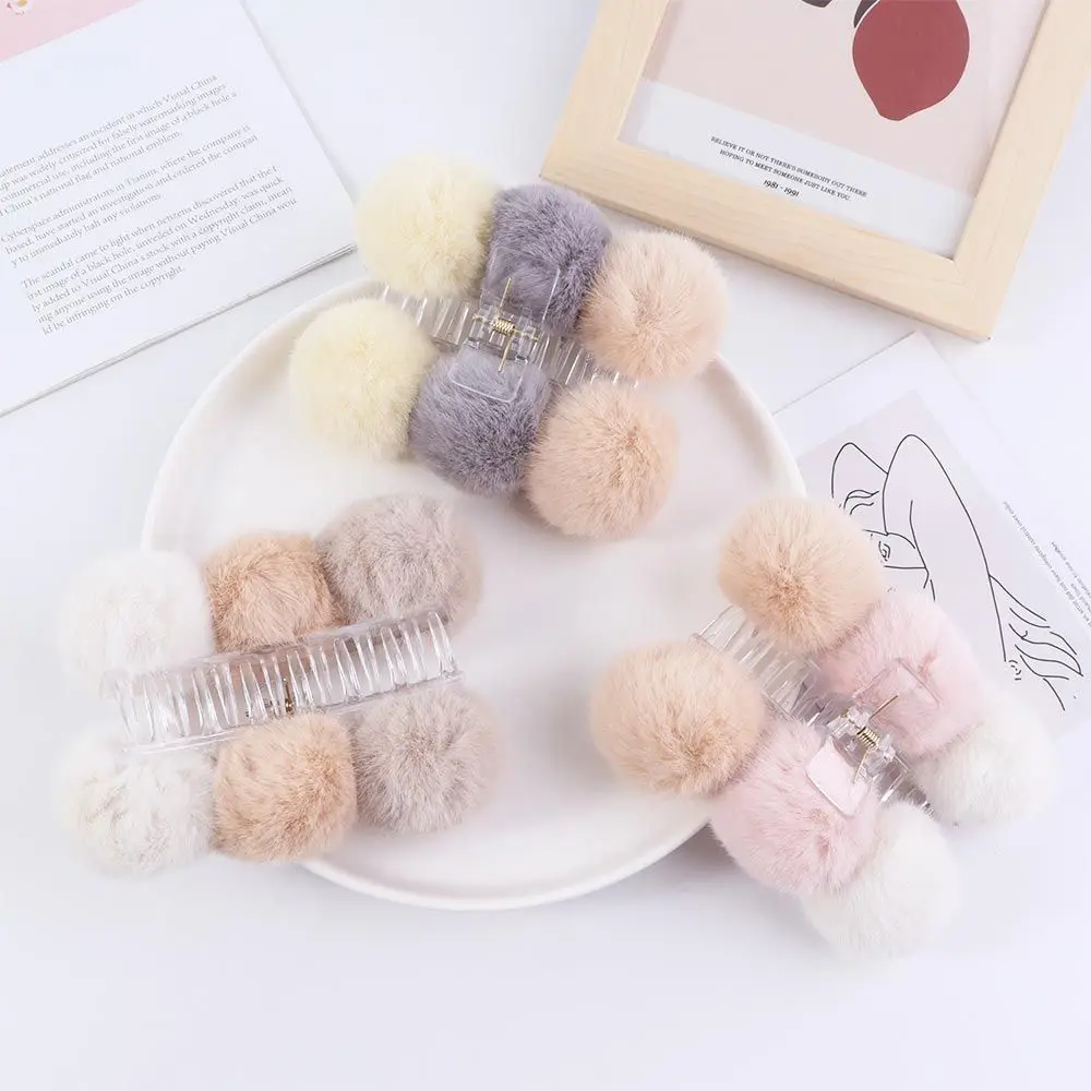 

Korea Winter Fur Hair Claw Cute Little Ball Hairpin Female Niche Design Sense Shark Clip Temperament Headwear Hair Accessories