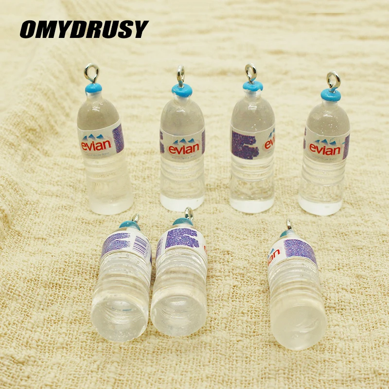 

Подвеска в виде бутылки с водой размером 35x10 мм