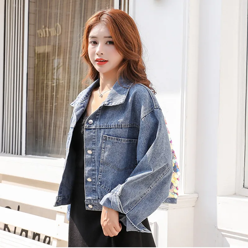 Женская джинсовая куртка с блестками светло-голубая короткая куртка-бомбер