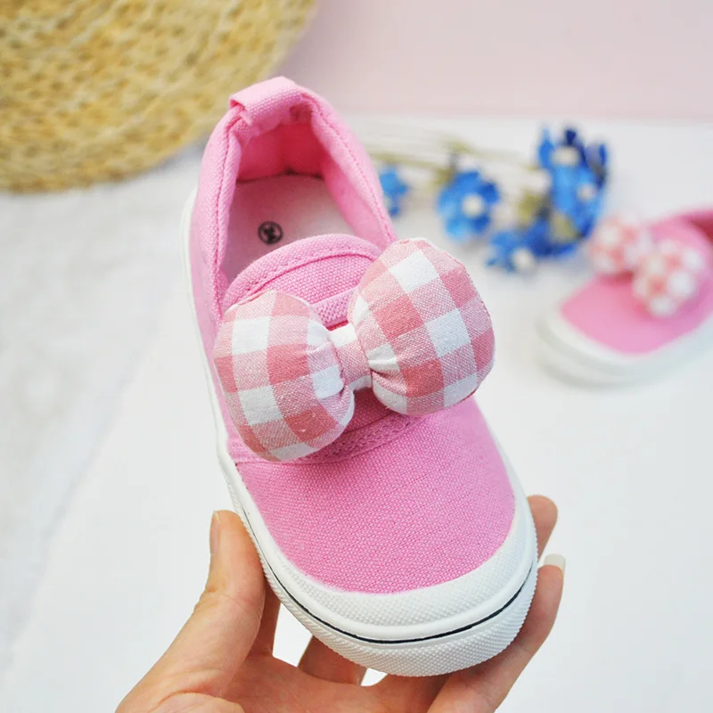 

Новинка 2021 года; Сезон весна; Модная парусиновая детская обувь с бантом и эластичной лентой; Обувь для девочек с закрытым носком и мягкой под...