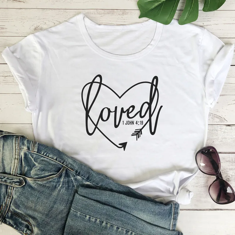 Футболки с надписью Love 1 John 4:19 Femme летняя футболка библейскими стихами топ для