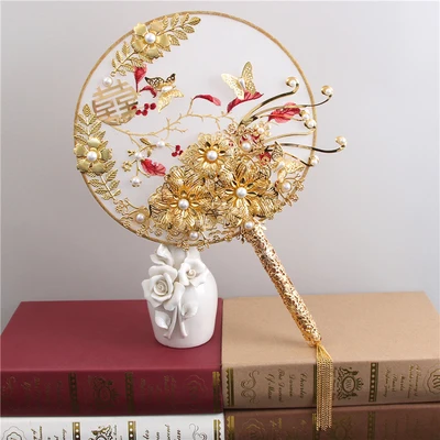 

Luxury Chinese Gold Phoenix Bridal Fan Bouquets Classic Handmade Metal Round Hand Fan Business Gift Wedding Accessories