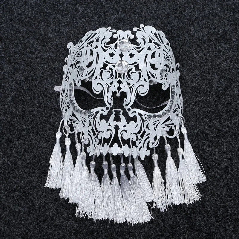 Женская маска с бахромой и инкрустацией черно-белая | Тематическая одежда