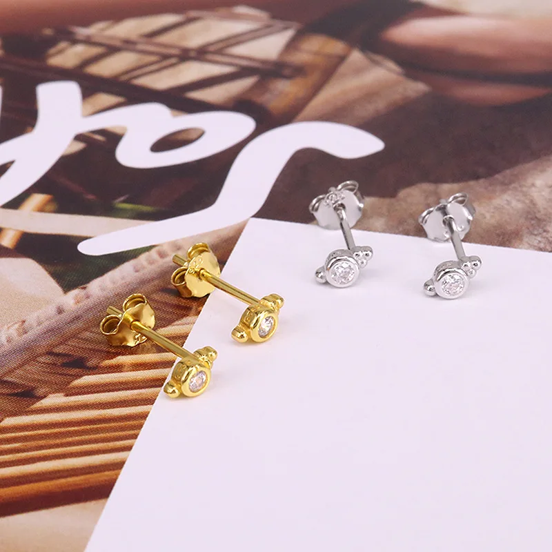 Геометрические циркониевые инкрустированные серьги-гвоздики золотого цвета 925