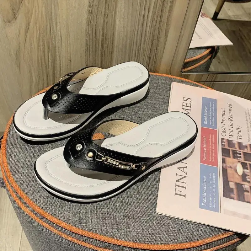 

2021 new cool drag women metal buckle beach net red sandals women's summer slope heel fashion casual women's sandals